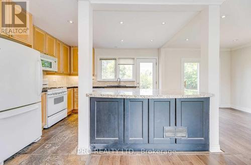 1333 Sheldon Avenue S, Oakville, ON - Indoor Photo Showing Kitchen