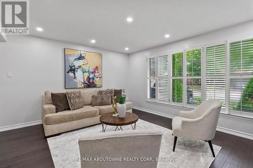 440 Sunset Drive, Oakville, ON - Indoor Photo Showing Living Room