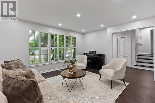 440 Sunset Drive, Oakville, ON - Indoor Photo Showing Living Room