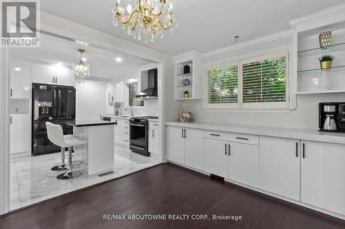 440 Sunset Drive, Oakville, ON - Indoor Photo Showing Kitchen With Upgraded Kitchen