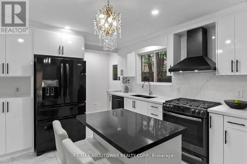 440 Sunset Drive, Oakville, ON - Indoor Photo Showing Kitchen With Double Sink