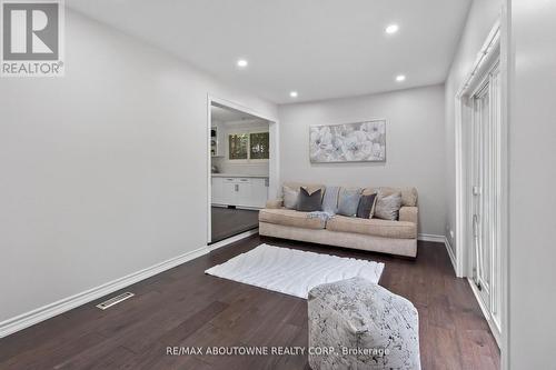 440 Sunset Drive, Oakville, ON - Indoor Photo Showing Living Room