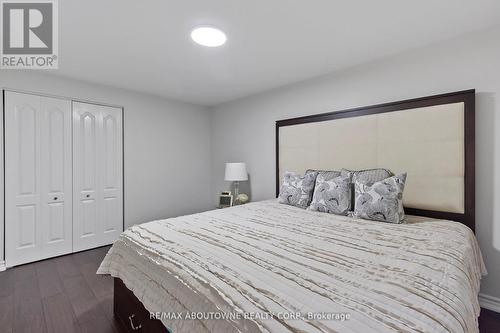 440 Sunset Drive, Oakville, ON - Indoor Photo Showing Bedroom