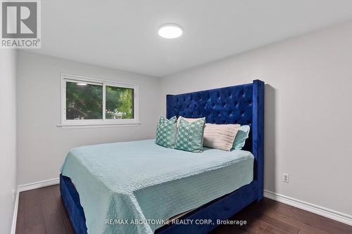 440 Sunset Drive, Oakville, ON - Indoor Photo Showing Bedroom