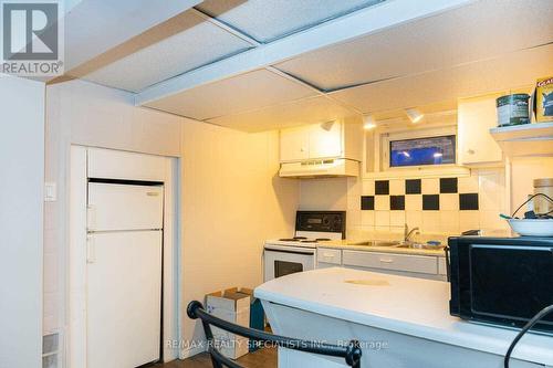 669 Lorne Avenue, London, ON - Indoor Photo Showing Kitchen