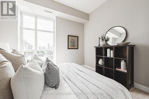 802 - 90 Charlton Avenue W, Hamilton, ON - Indoor Photo Showing Bedroom