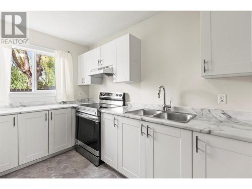 1809 40Th Avenue Unit# 20, Vernon, BC - Indoor Photo Showing Kitchen With Double Sink