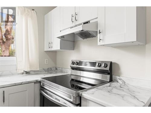 1809 40Th Avenue Unit# 20, Vernon, BC - Indoor Photo Showing Kitchen