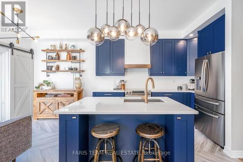 136 Windward Crescent, Vaughan, ON - Indoor Photo Showing Kitchen With Upgraded Kitchen