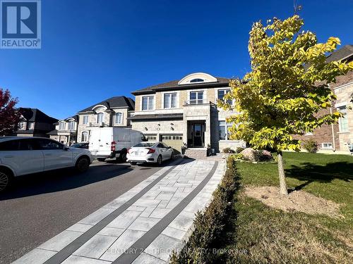 124 Mitchell Place, Newmarket, ON - Outdoor With Facade