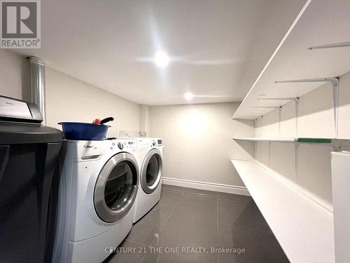 124 Mitchell Place, Newmarket, ON - Indoor Photo Showing Laundry Room