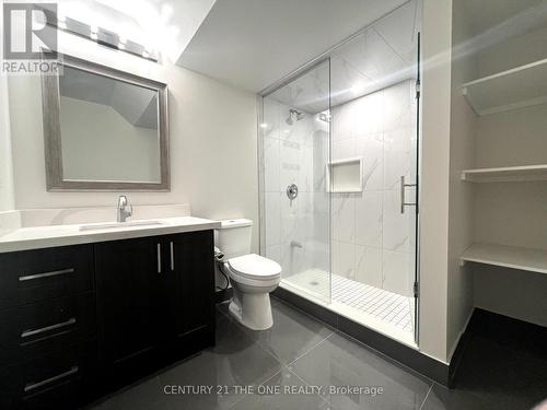 124 Mitchell Place, Newmarket, ON - Indoor Photo Showing Bathroom