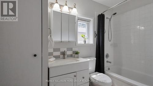 158 Meadowbank Road, Newmarket, ON - Indoor Photo Showing Bathroom