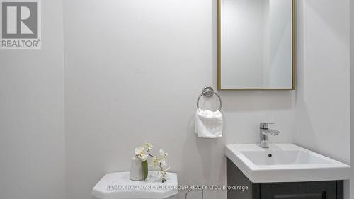 158 Meadowbank Road, Newmarket, ON - Indoor Photo Showing Bathroom