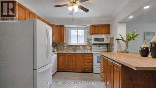 158 Meadowbank Road, Newmarket, ON - Indoor Photo Showing Kitchen