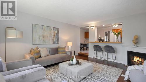 158 Meadowbank Road, Newmarket, ON - Indoor Photo Showing Living Room With Fireplace