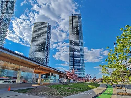 5903 - 950 Portage Parkway, Vaughan, ON - Outdoor