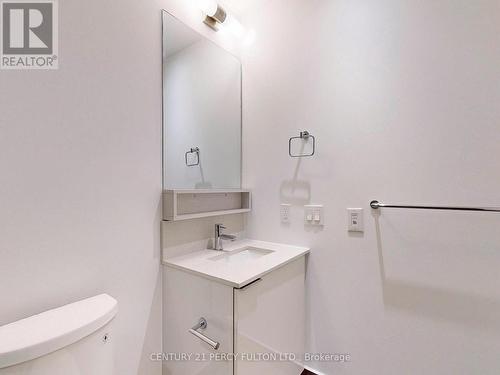 5903 - 950 Portage Parkway, Vaughan, ON - Indoor Photo Showing Bathroom