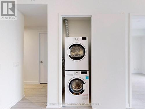 5903 - 950 Portage Parkway, Vaughan, ON - Indoor Photo Showing Laundry Room