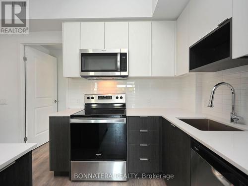 408 - 202 Burnhamthorpe Road E, Mississauga, ON - Indoor Photo Showing Kitchen With Upgraded Kitchen