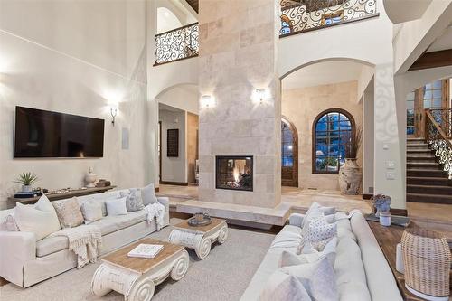 1113 Parkbluff Lane, Kelowna, BC - Indoor Photo Showing Living Room With Fireplace