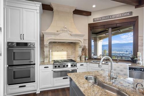 1113 Parkbluff Lane, Kelowna, BC - Indoor Photo Showing Kitchen With Upgraded Kitchen