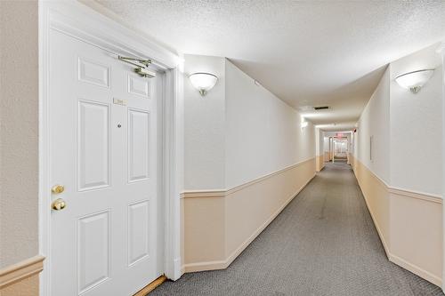 205-1249 Pacific Avenue, Kelowna, BC - Indoor Photo Showing Other Room