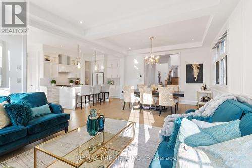 18 Ten Pines Road, Vaughan, ON - Indoor Photo Showing Living Room