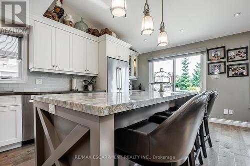 487 Eaglewood Drive, Hamilton, ON - Indoor Photo Showing Kitchen With Upgraded Kitchen