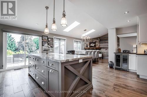 487 Eaglewood Drive, Hamilton, ON - Indoor Photo Showing Kitchen With Upgraded Kitchen