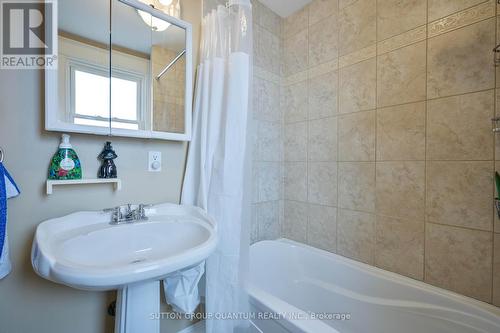 31 Albert Street, St. Catharines, ON - Indoor Photo Showing Bathroom