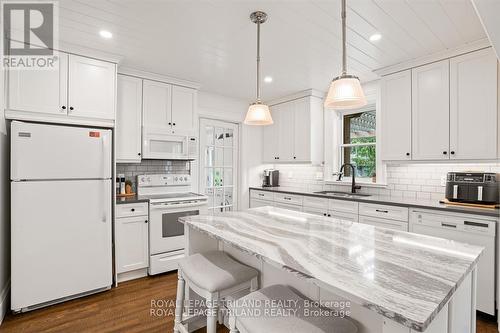 303022 Grey Road 15, Meaford, ON - Indoor Photo Showing Kitchen