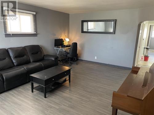 348 Maretta St, Sault Ste. Marie, ON - Indoor Photo Showing Living Room