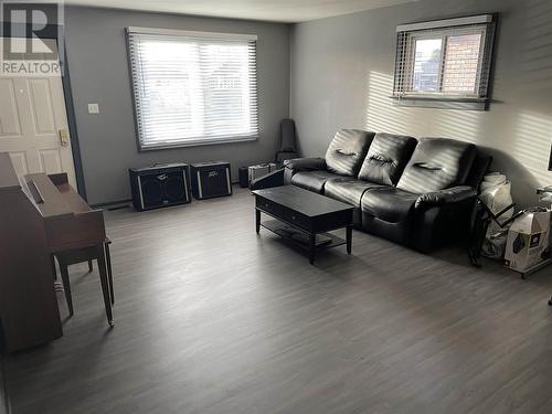 348 Maretta St, Sault Ste. Marie, ON - Indoor Photo Showing Living Room