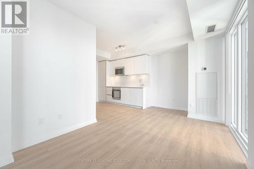 Lph5 - 8 Widmer Street, Toronto, ON - Indoor Photo Showing Kitchen