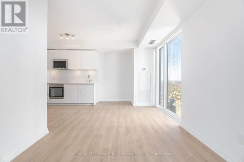 Lph5 - 8 Widmer Street, Toronto, ON - Indoor Photo Showing Kitchen