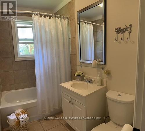 746 Sedore Avenue, Georgina, ON - Indoor Photo Showing Bathroom