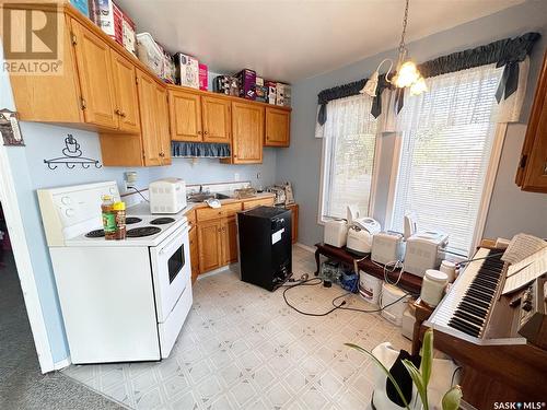 11 Warren Street, Redvers, SK - Indoor Photo Showing Kitchen