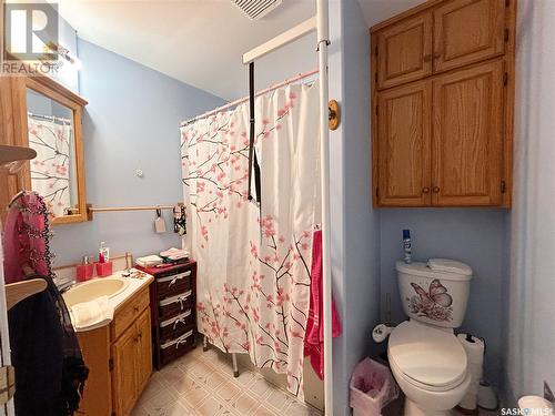 11 Warren Street, Redvers, SK - Indoor Photo Showing Bathroom