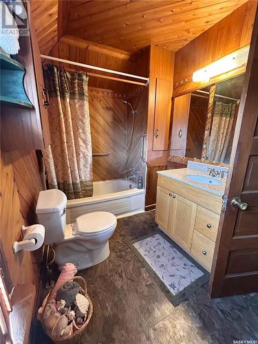 11 Warren Street, Redvers, SK - Indoor Photo Showing Bathroom