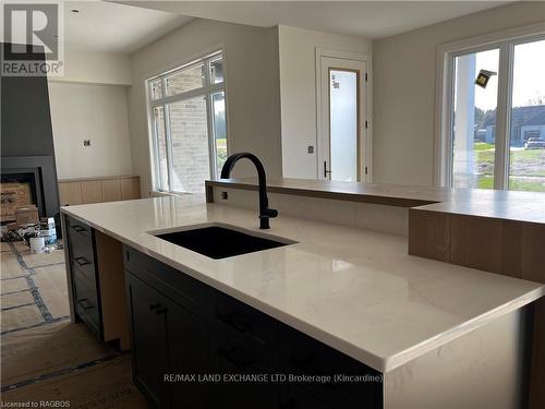 924 Bogdanovic Way, Kincardine, ON - Indoor Photo Showing Kitchen