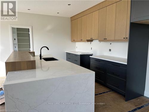 924 Bogdanovic Way, Kincardine, ON - Indoor Photo Showing Kitchen