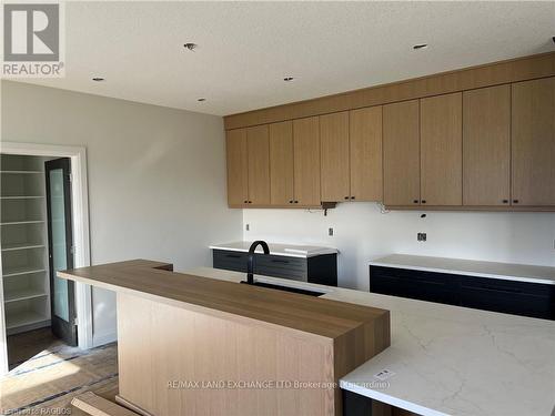 924 Bogdanovic Way, Kincardine, ON - Indoor Photo Showing Kitchen