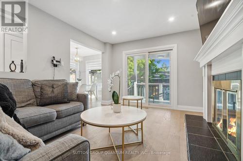 4145 Prince George Avenue, Mississauga, ON - Indoor Photo Showing Living Room