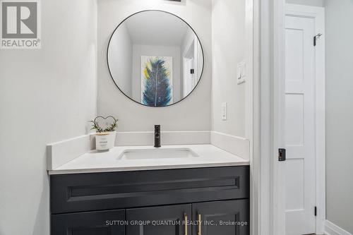 4145 Prince George Avenue, Mississauga, ON - Indoor Photo Showing Bathroom