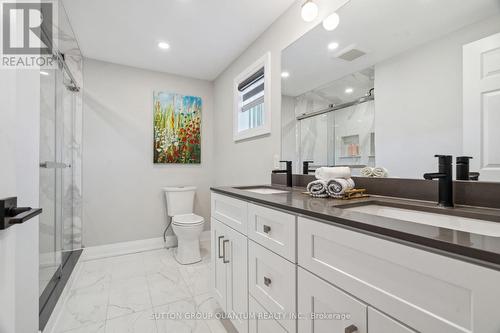 4145 Prince George Avenue, Mississauga, ON - Indoor Photo Showing Bathroom