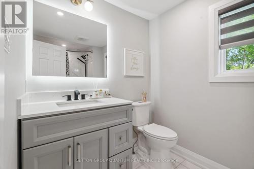 4145 Prince George Avenue, Mississauga, ON - Indoor Photo Showing Bathroom