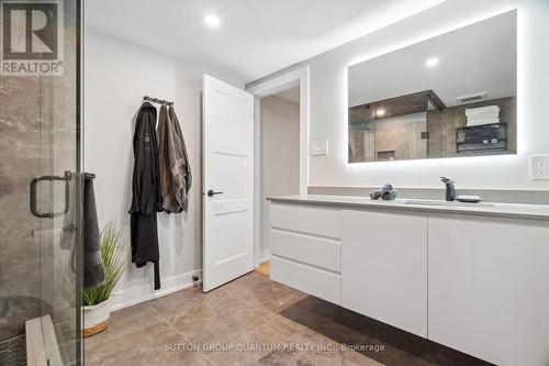 4145 Prince George Avenue, Mississauga, ON - Indoor Photo Showing Bathroom