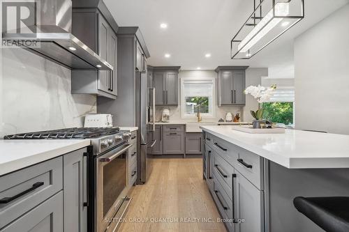 4145 Prince George Avenue, Mississauga, ON - Indoor Photo Showing Kitchen With Upgraded Kitchen