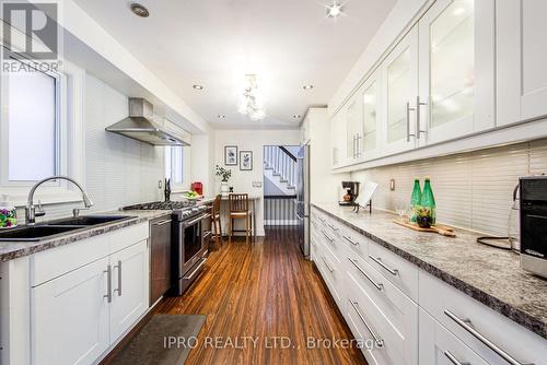 4193 Powderhorn Crescent, Mississauga, ON - Indoor Photo Showing Kitchen With Double Sink With Upgraded Kitchen